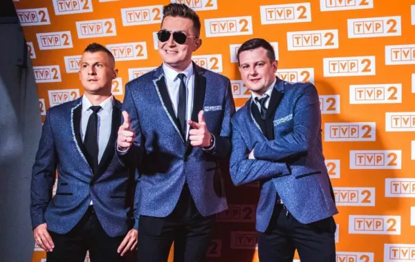 Wielki powrót hitu zespołu Cliver pt. „Pokaż jak się kręcisz„! Ten KLASYK trafił do sieci w nowej odsłonie! Posłuchaj premiery! 