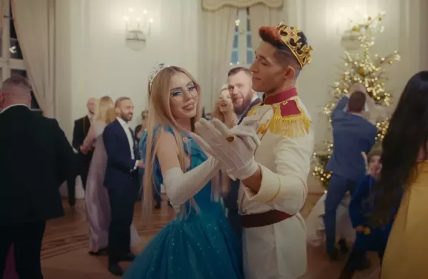 Wielki rozmach w disco polo! Kamil Kossakowski DiscoBoys pokazał właśnie nowość „Włosy Blond„ Fani „system rozwalił„