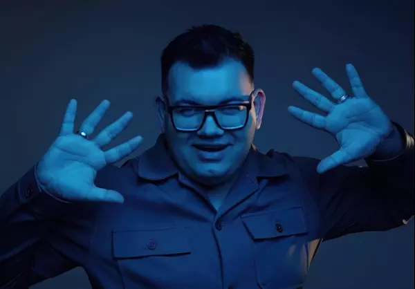 Wojtek Metlicki i „Zostań” z konkretnym startem. Teledysk robi wrażenie!