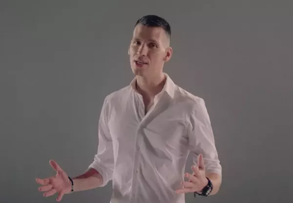 Wokal Radka Kudelskiego powala! Lider zespołu Bayera zaśpiewał fragment nowego utworu „Nie pozwól mi”