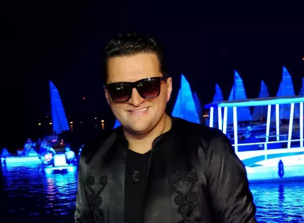 Wyszło na jaw! Wokalista disco polo ma własny zamek! Artysta chętnie dzieli się nim z fanami!