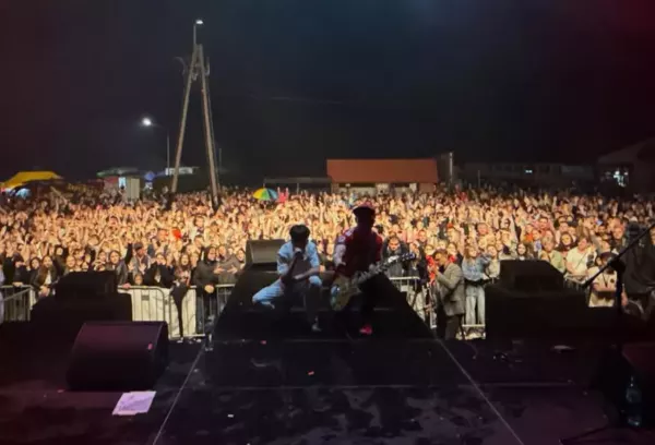 WonerS rozgrzał Łyszkowice do czerwoności! Setki fanów śpiewały razem z nim! 