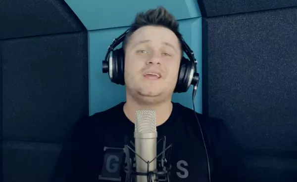 Gwiazdor disco polo nagrał pieśń z dedykacją dla Romów, którzy przejęli rosyjski czołg! 