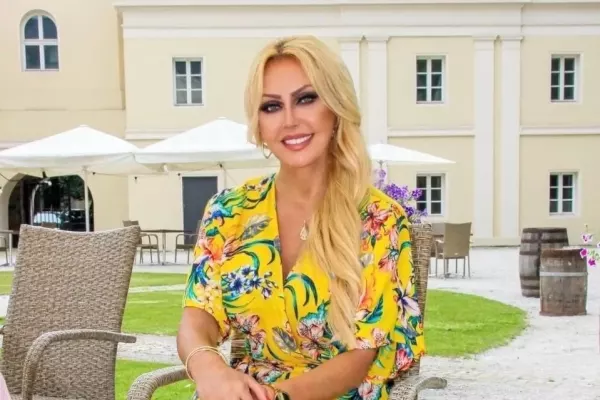 Wygląda obłednie! Teresa Werner zachwyca formą – 67-letnia artystka w kostiumie kąpielowym