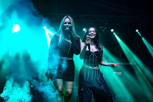 Tłumy fanów bawiły się na XIV Festiwalu Flaków. Na scenie Zenon Martyniuk z zespołem Akcent, Solaris oraz Topky - fotorelacja