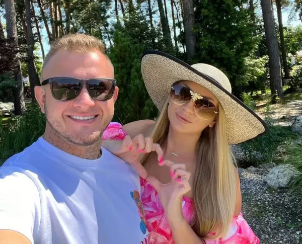 Zarobili fortunę? „Ona działa na mnie jak” Dawida Narożnego i AGBE z ogromnym wynikiem i wpływami z YouTube