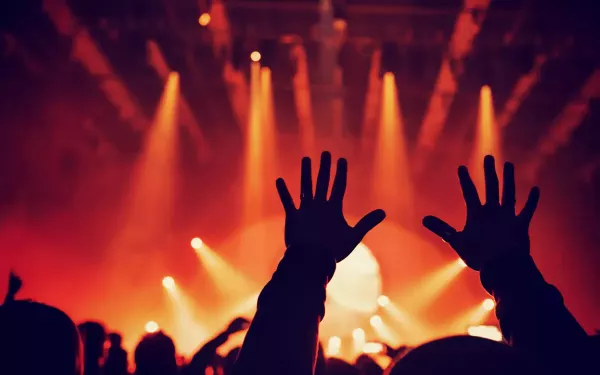 Zarobki Gwiazd Disco Polo: Ile Warty Jest Jeden Koncert? Imponujące kwoty przyprawiają o zawrót głowy! 