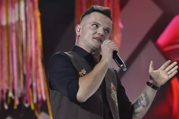 Zespół Max z Jankowej na Festiwalu Weselnych Przebojów z utworami „7 czerwonych róż” i „Szalejesz dziewczyno”