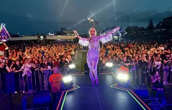 Co za widowisko! Gwiazdy disco polo Mejk w Pełczycach: Niezapomniany Koncert i Tłumy Fanów!
