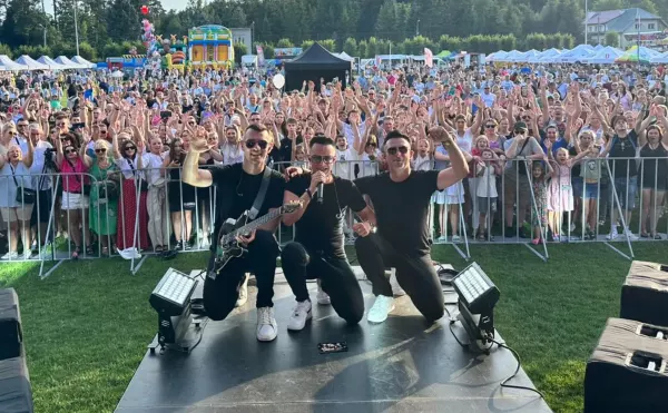 Polacy kochają disco polo?! Znany zespół Playboys przyciągnął tłumy na koncert w Garbatce!
