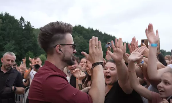 Zespół Roy: „Takiego Janicka„ na Żywo w Iwkowej - Wideo, które Podbija Internet!
