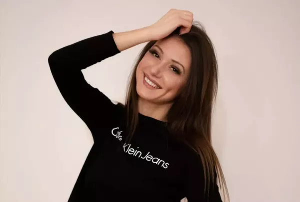 To prawdziwa bogini! Zgrabne nogi i talia osy! Śliczna artystka disco polo zachwyca fanów zdjęciami z koncertu! 