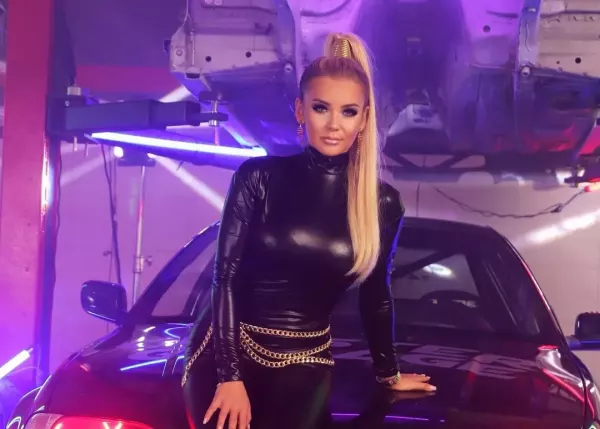 Znana wokalistka disco polo poszła na całość! Premierowa produkcja Moniki Chwajoł aż kipi namiętnością! 