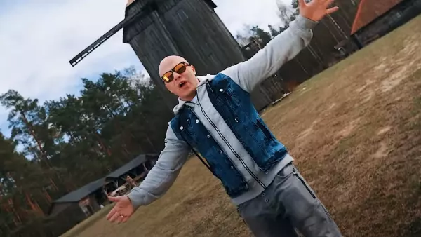 Znany gwiazdor disco polo powraca do gry! Muzyk nagrał utwór, którym rozbuja wszystkie
wakacyjne parkiety?!