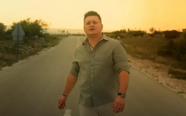 Arek Kopaczewski wraca do gry! Artysta disco polo zaprezentował fragment nowego teledysku! Szykuje się muzyczna petarda?! 
