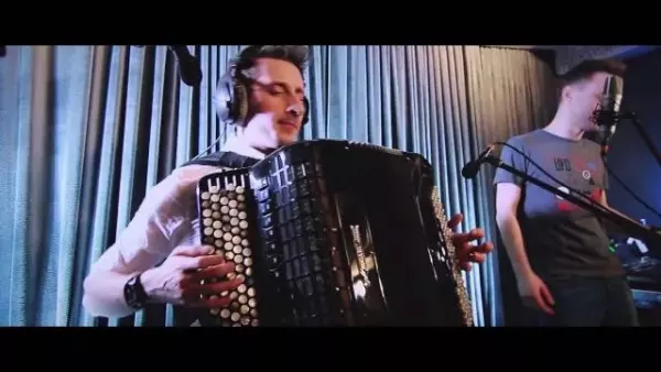 Masters - Jeden uśmiech jej (Acoustic Video)