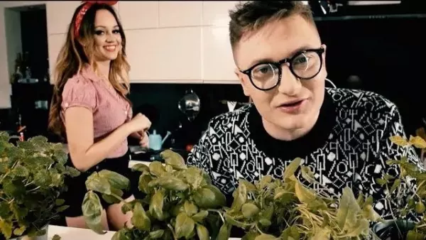 Hello - Piosenka o dziewczynie