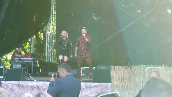 Boys & Elżbieta Kliś - Wstawaj i walcz