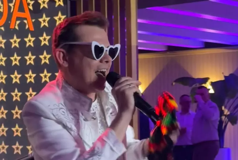 Jacek Gwiazda zaśpiewał „Lekcja miłości” na żywo. To nagranie z hitem disco polo zwraca uwagę