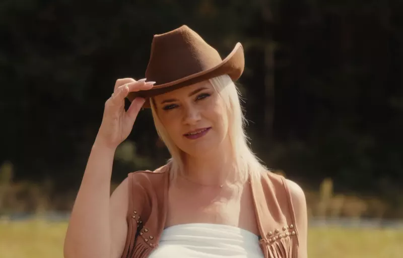 Kogiel Mogiel „Daj Mi Usta": nowa piosenka disco polo z Agnieszką Ślusarczyk na wokalu