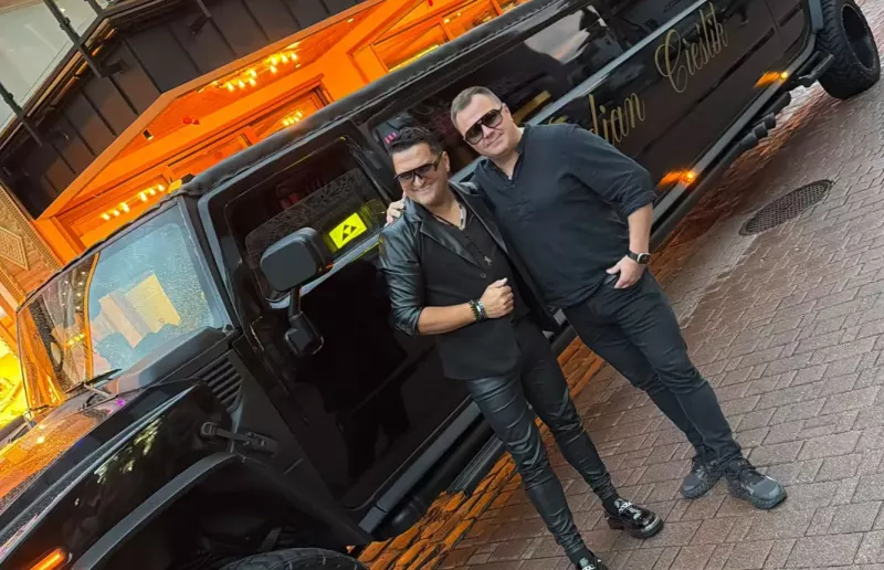 Kordian wydał ponad 1000 zł na paliwo do limuzyny Hummer! Gwiazda disco polo zajechała na stację 11-metrowym autem