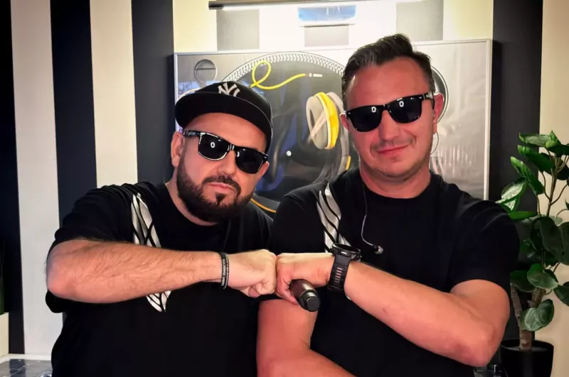 Neonowe buty, quady i jesienny widok. Long & Junior pokazali, jak łapią oddech przed koncertami