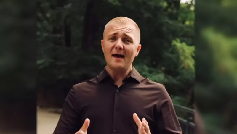 Powrót do lat 90! Szymon Jankowski z nowością "Królewna"