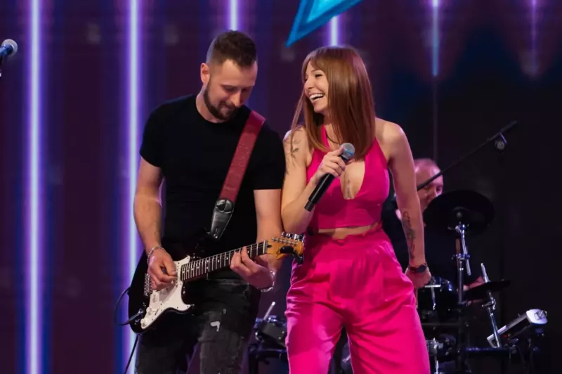 Skalsky Band w "DiscoStar" z utworem "Bliskość Ciała" grupy Cliver