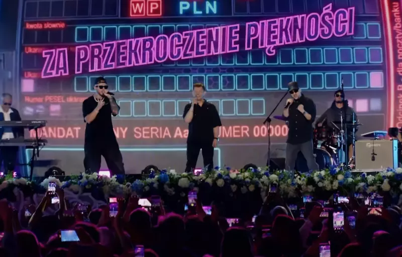 Zenek Martyniuk i Łobuzy zagrali razem „Mandacika" w Iłowie. Duet na 15-leciu Polo TV