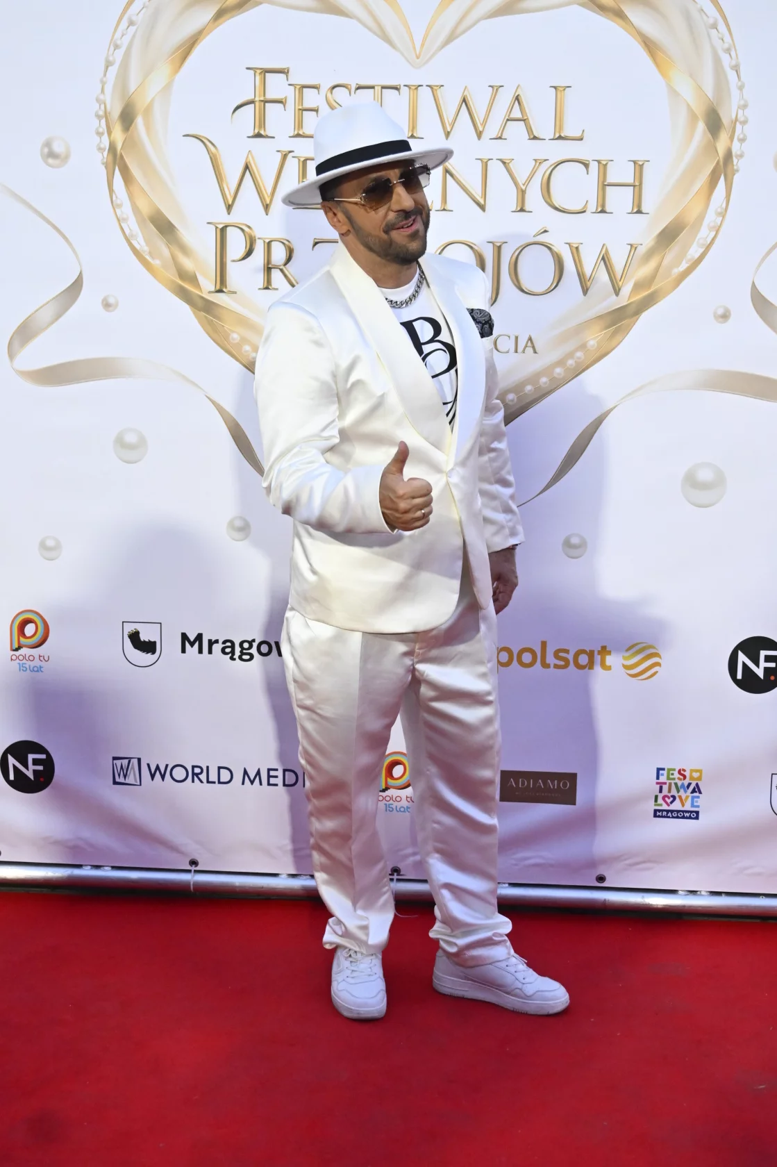 Marcin Miller z Boys w białym garniturze na Festiwalu Weselnych Przebojów 2026