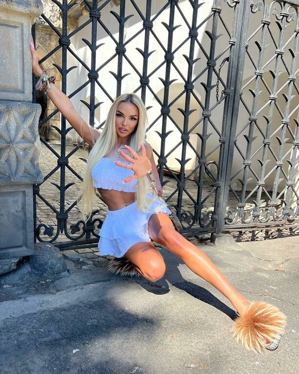 Oszalejesz! Zobacz, co Nicki Queen zrobiła tym razem! Jej niesamowite nogi są tematem numer jeden!