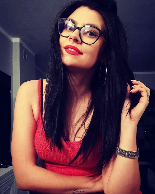 Niezwykle piękna żona uwielbianego wokalisty disco polo zachwyca uśmiechem i cudownym zdjęciami! Gwiazda niedawno została mamą! 