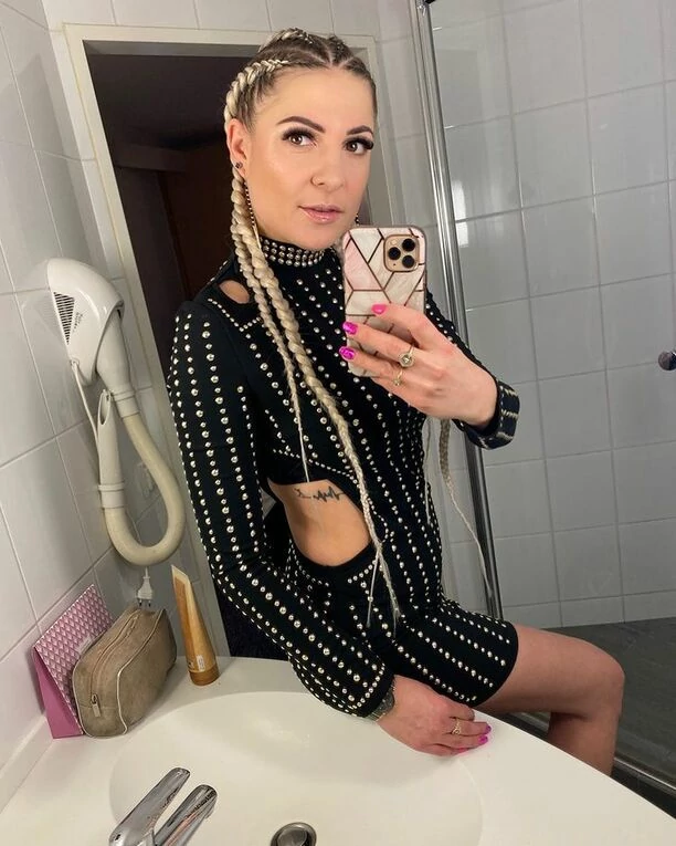 Magdalena Narożna Piękni i Młodzi odsłoniła swój wyjątkowy tatuaż! Gwiazda disco polo pokazuje go tylko nielicznym! 