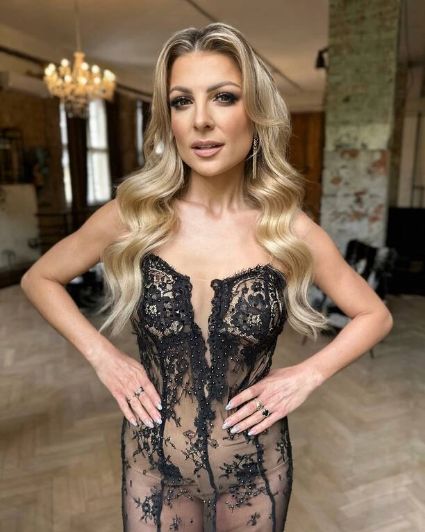 Magdalena Narożna odsłania prawdziwe swoje oblicze! Bez retuszu i bez biustonosza - zobacz odważne zdjęcie!