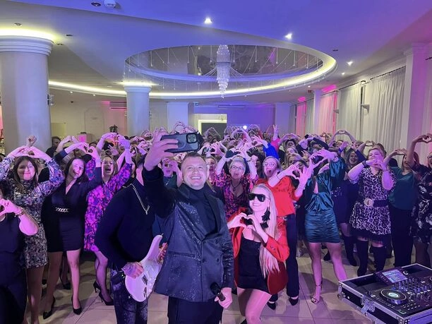 Dawid Narożny BOŻYSZCZEM Polek?! Gwiazdor disco polo rozpalił serca ponad 200 kobiet!