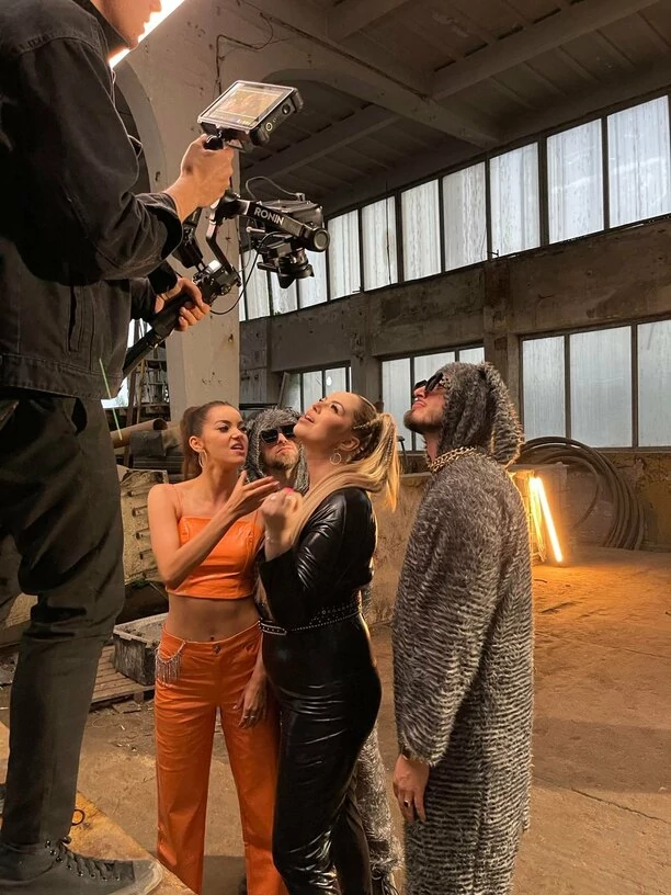 Wokalistki zespołu Topky połączyły siły z formacją Łobuzy! To będzie najgorętszy duet disco polo tego roku?! [Zdjęcia]
