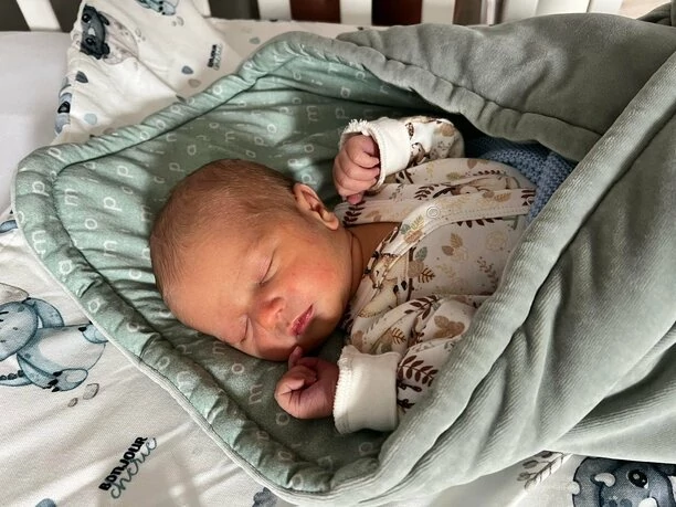 Najmłodsza gwiazda disco polo?! Sprawdźcie urocze zdjęcia małego Filipka, który oczarował cały świat! Beata i Piotr Koczocik są zachwyceni synem! 