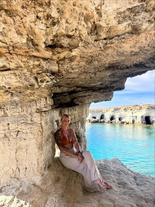 VEL EVEL w skąpym bikini na Cyprze. Zmysłowe zdjęcia wokalistki disco polo rozpaliły internet