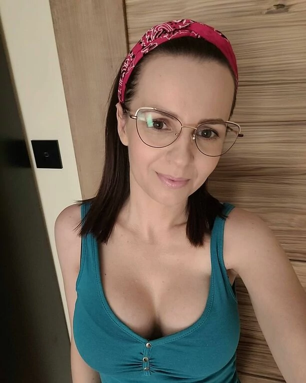 Śliczna Mamuśka - disco polo zachwyca seksowną stylizacją! Uwagę fanów zwraca jeden szczegół!