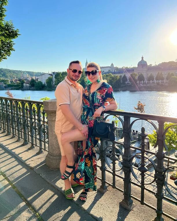 Magdalena Narożna - Piękni i Młodzi wyleciała z ukochanym do Pragi! Romantyczne chwile uwielbianej gwiazdy disco polo!