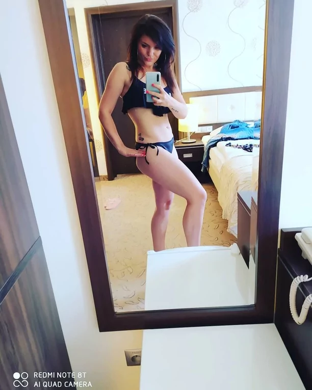 Zmysłowa gwiazda disco polo zrobiła sobie selfie w bikini! Emocje sięgnęły zenitu.