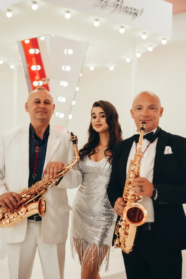 Anastasiia Zakhandrevych debiutuje solowym singlem „Barbie„