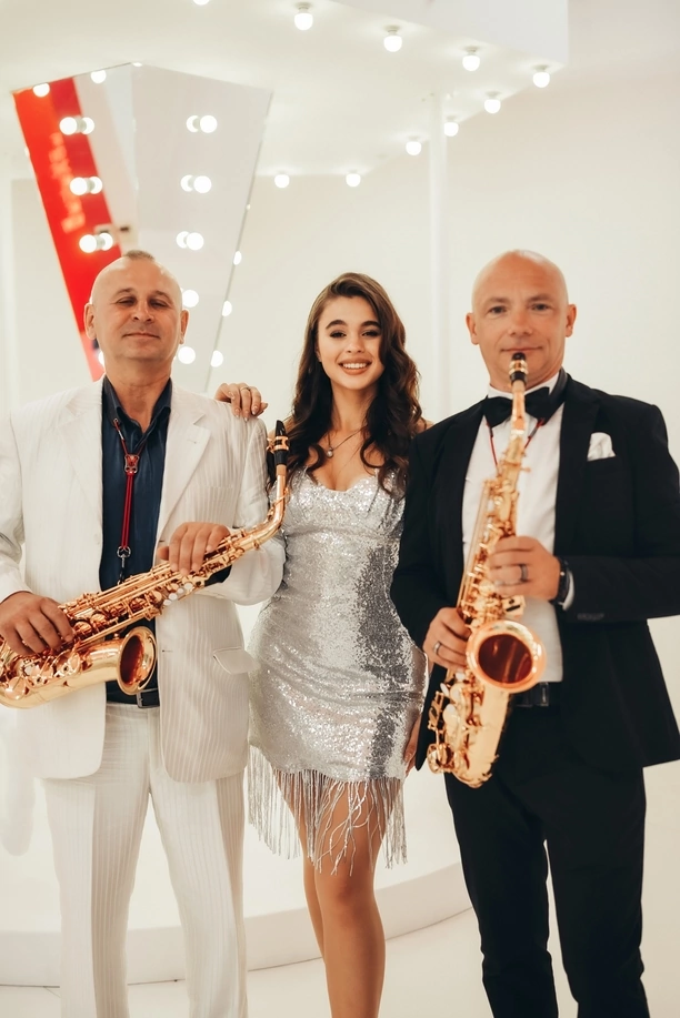 Anastasiia Zakhandrevych debiutuje solowym singlem „Barbie„