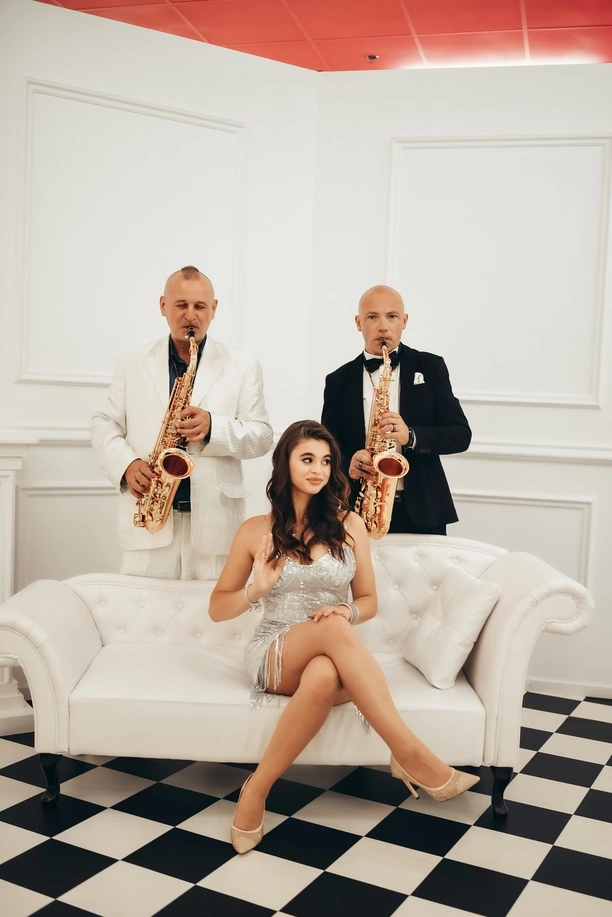 Anastasiia Zakhandrevych debiutuje solowym singlem „Barbie„