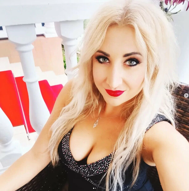 Fani wstrzymali oddech! Znana wokalistka disco polo odsłoniła zgrabne ciało!