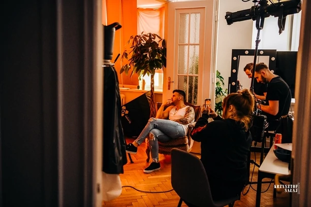 Maczo z nową produkcją pt. „Sąsiadka vis a vis„! Zapowiada się muzyczny hit disco polo!