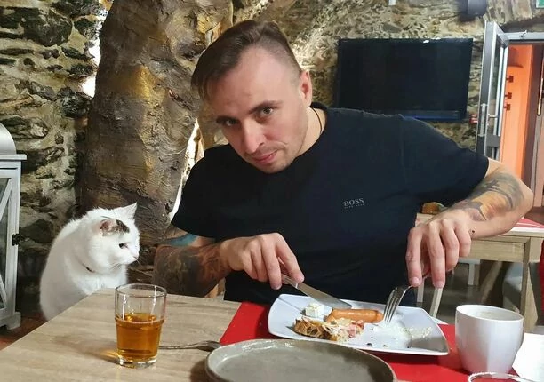 Paweł Dudek – Czadoman wyleciał na rajskie wakacje do Dubaju! Gwiazdor disco polo zabrał ze sobą rodzinę!