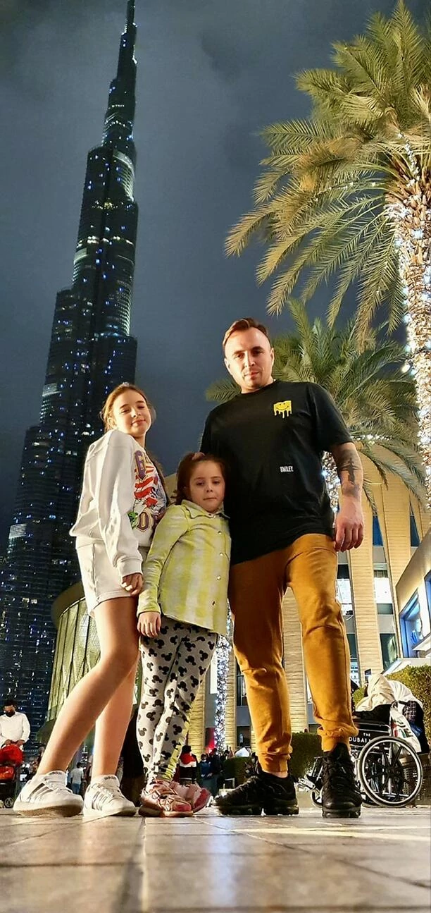 Paweł Dudek – Czadoman wyleciał na rajskie wakacje do Dubaju! Gwiazdor disco polo zabrał ze sobą rodzinę!