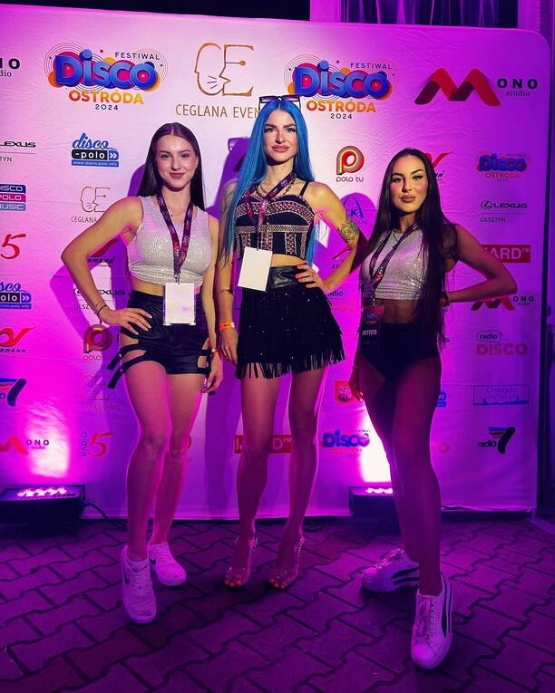 Agbe - Kim jest, jak ma na imię, i ile ma lat! Poznaj nietypową wokalistkę disco! 