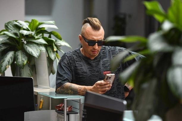 Czadoman przyłapany przy Telewizji Puls! To będzie wielki projekt? 